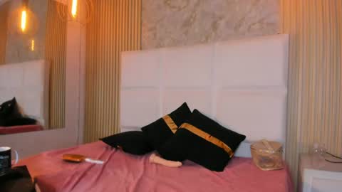zoemoon_hl captura de la sala en vivo en Chaturbate