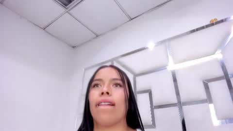zoeswanx live room snapshot on Chaturbate