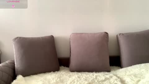 zyvellora live room snapshot on Chaturbate