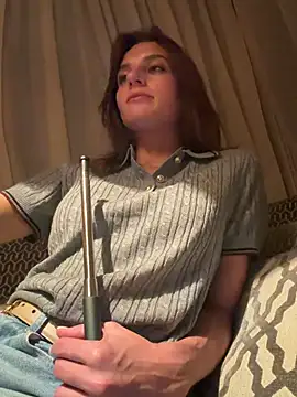 -AngelAri- Momentaufnahme des Live-Raums auf Stripchat