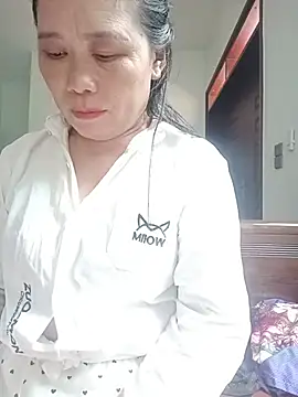 -Lytina- captura de la sala en vivo en Stripchat