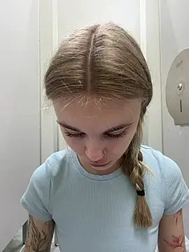 -MiaKitty Momentaufnahme des Live-Raums auf Stripchat