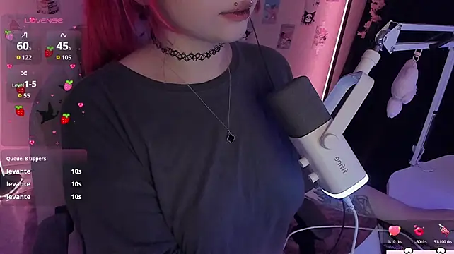-Nanamin- live room snapshot on Stripchat