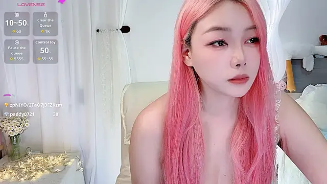 -Nini-- Momentaufnahme des Live-Raums auf Stripchat
