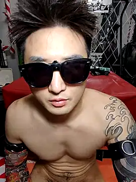 185watermelon-18 live room snapshot on Stripchat