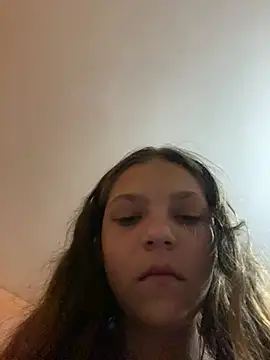 18teengirl3 live room snapshot on Stripchat