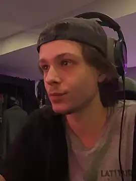 8inchesfr momentopname van live room op Stripchat