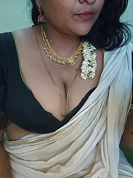 AADHIRA_Tamil_Mallu Momentaufnahme des Live-Raums auf Stripchat