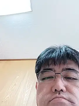 ADktxne live room snapshot on Stripchat