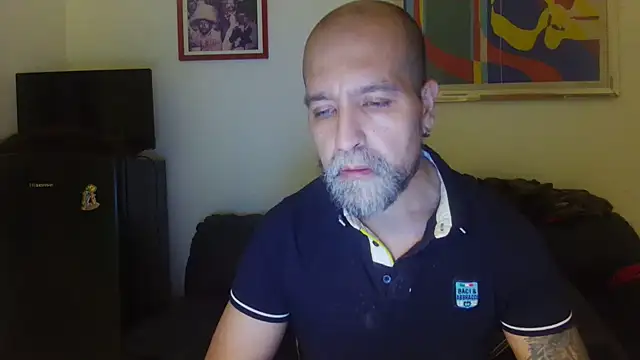 AMIRDIB2025 captura de la sala en vivo en Stripchat