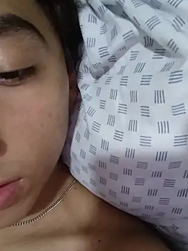 ANGELito_10748 live room snapshot on Stripchat