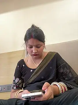 Aarohi_Thakur live room snapshot on Stripchat