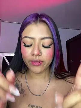 Abbyqueen23_ live room snapshot on Stripchat