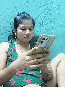 Abhi751999 momentopname van live room op Stripchat