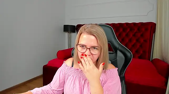 AdeleRavelle Momentaufnahme des Live-Raums auf Stripchat