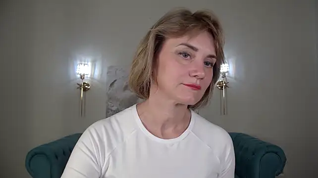 AdeleRocher Momentaufnahme des Live-Raums auf Stripchat
