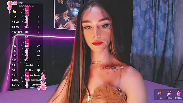 AdhaaraMoon_ live room snapshot on Stripchat