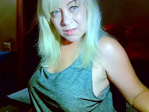 AgoniA7 momentopname van live room op Stripchat