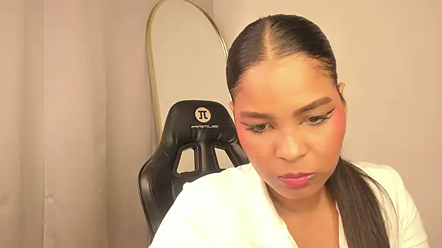Aishs_bigass momentopname van live room op Stripchat