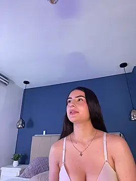 Aitana06_ live room snapshot on Stripchat