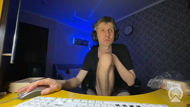 Aki-Laky Momentaufnahme des Live-Raums auf Stripchat