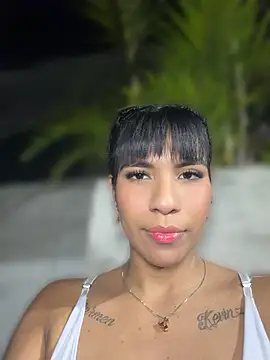 AlaiaStearling_ live room snapshot on Stripchat