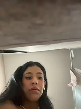 Alejandra_ospina captura de la sala en vivo en Stripchat