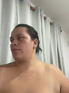 Alessia_gold_ Momentaufnahme des Live-Raums auf Stripchat