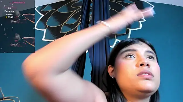 Alessiajames captura de la sala en vivo en Stripchat