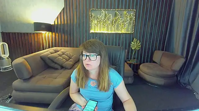 AlexaAmour live room snapshot on Stripchat