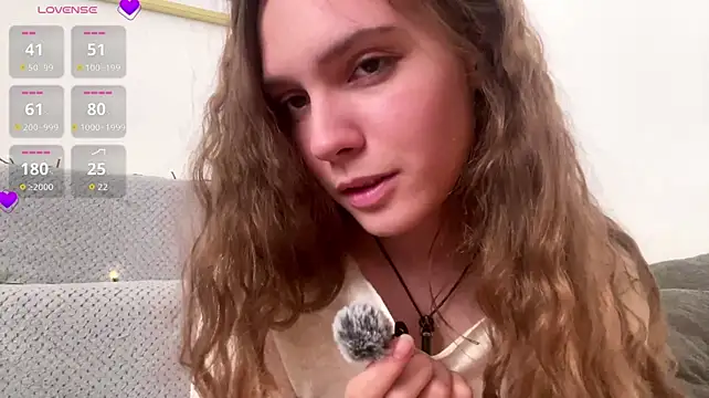 AliKnop live room snapshot on Stripchat