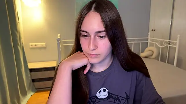 AliceKolltt снимок онлайн-комнаты на Stripchat
