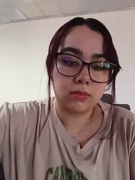 Alicee_Sw Momentaufnahme des Live-Raums auf Stripchat