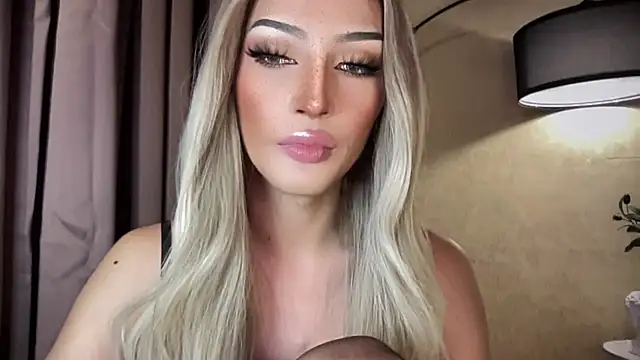 Alicegreenexx Momentaufnahme des Live-Raums auf Stripchat