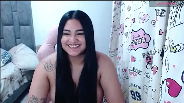 Alicelunaa live room snapshot on Stripchat