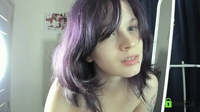 Alina_Mills Momentaufnahme des Live-Raums auf Stripchat