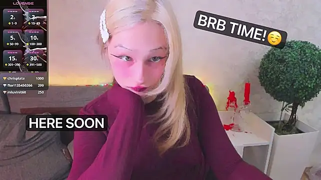 Alisa_Stars momentopname van live room op Stripchat