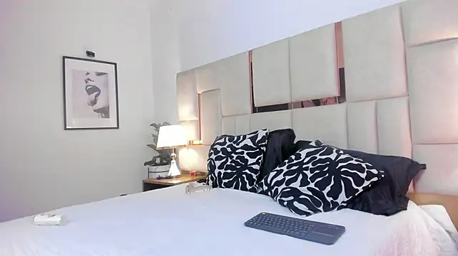 Alisson_Valkiria live room snapshot on Stripchat