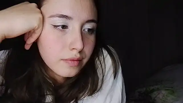 AlizaTewes live room snapshot on Stripchat
