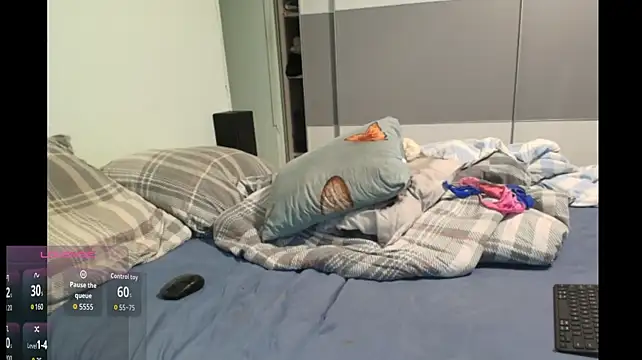 Alizaheaven live room snapshot on Stripchat