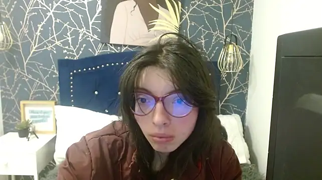 Allyshon_ live room snapshot on Stripchat
