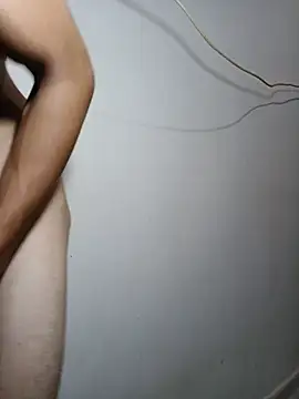 Alswesy18 live room snapshot on Stripchat