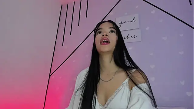AmaiaHarpper снимок онлайн-комнаты на Stripchat