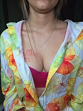 Amelia4U live room snapshot on Stripchat