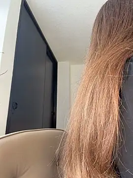AmelieLaurent_ captura de la sala en vivo en Stripchat