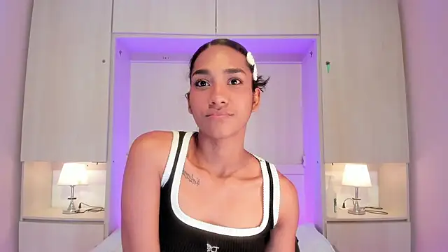 AnahiCollins live room snapshot on Stripchat