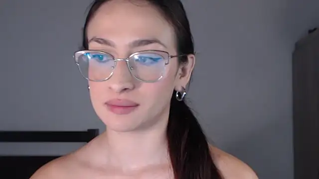 AndraCyruss_ снимок онлайн-комнаты на Stripchat
