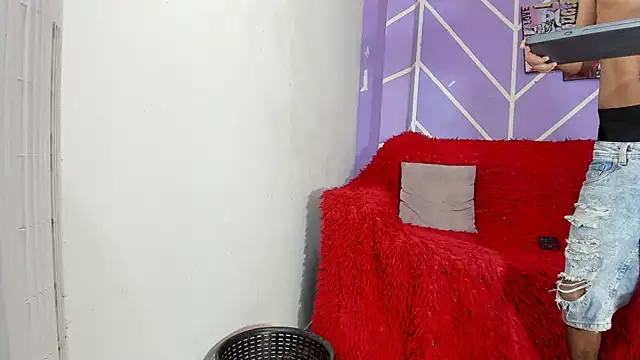 Andres_HoT_11 live room snapshot on Stripchat