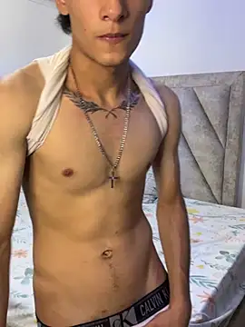 Andrew_BigTeen captura da sala ao vivo na Stripchat