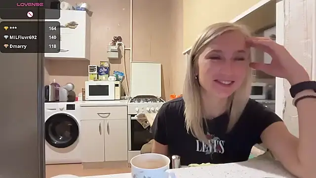 AngelJeni Momentaufnahme des Live-Raums auf Stripchat